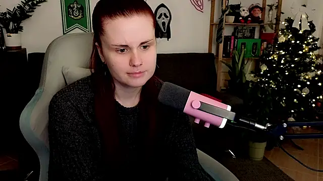 Della Ideal online show from 12-22-25, 06:08