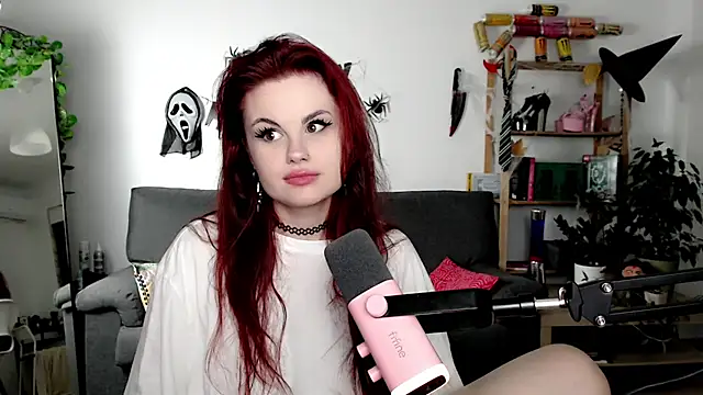 Snapshot of Della_Ideal chatting on 10-22-25, 05:01 Della Ideal online show from 10-22-25, 05:01