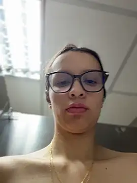 Snapshot of Soy_Sara7 chatting on 04-25-26, 01:41 Soy Sara7 online show from 04-25-26, 01:41