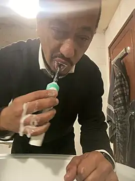 rogerdik76 online show from 01-14-26, 06:28