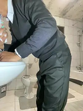 rogerdik76 online show from 02-09-26, 06:22