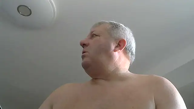 jerkoutdoor70 online show from 06-11-26, 04:15