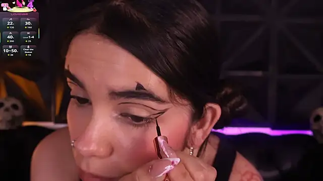 DaphneGlas online show from 10-31-25, 01:08