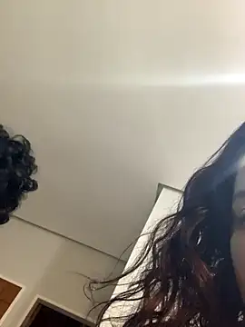 KiaraCut online show from 10-17-25, 10:11