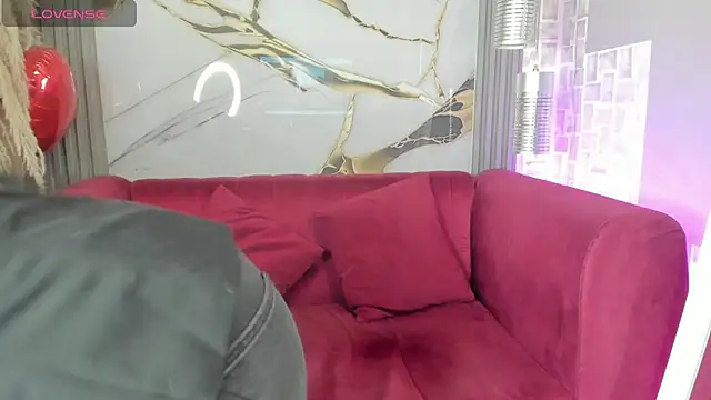 Bella williamss  online show from 12-03-25, 07:24