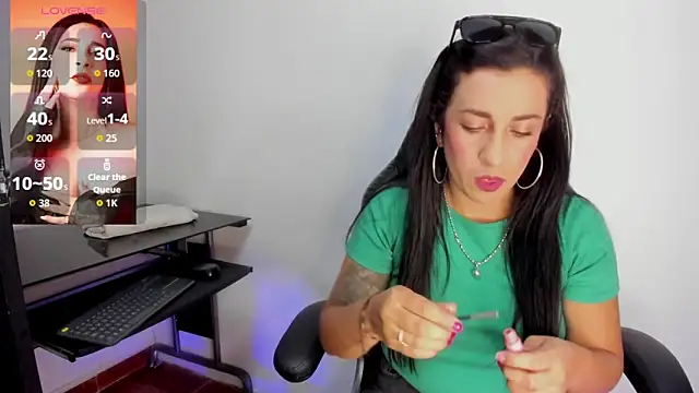 Bella williamss  online show from 06-11-26, 07:55