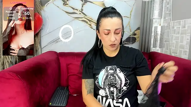 Bella williamss  online show from 04-11-26, 08:01