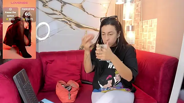 Bella williamss  online show from 02-07-26, 02:14