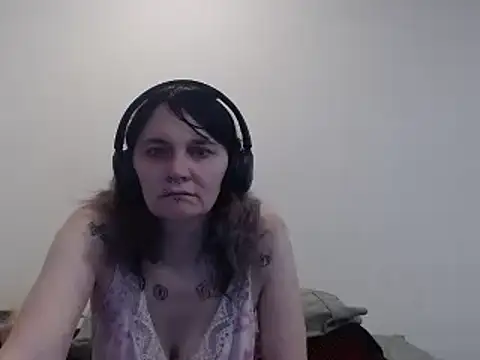 Snapshot of Hotmodel1984 chatting on 04-20-26, 06:20 Hotmodel1984 online show from 04-20-26, 06:20