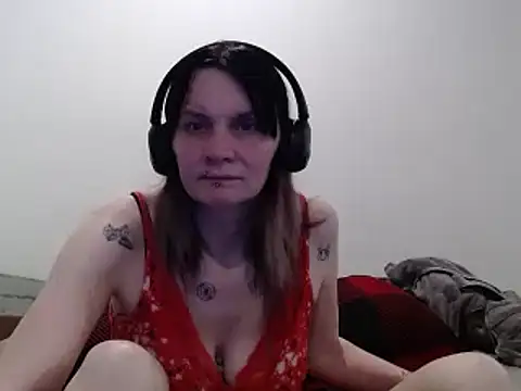 Snapshot of Hotmodel1984 chatting on 05-21-26, 04:21 Hotmodel1984 online show from 05-21-26, 04:21