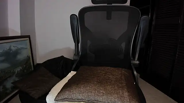 maxflurry  online show from 10-26-25, 04:46