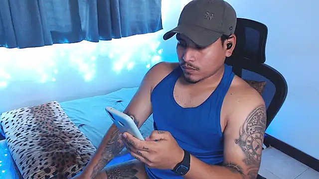 Snapshot of maxflurry_ chatting on 02-20-26, 06:43 maxflurry online show from 02-20-26, 06:43