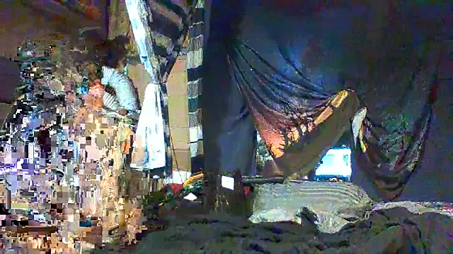 Snapshot of SillyRabbitz chatting on 03-04-26, 06:43 SillyRabbitz online show from 03-04-26, 06:43