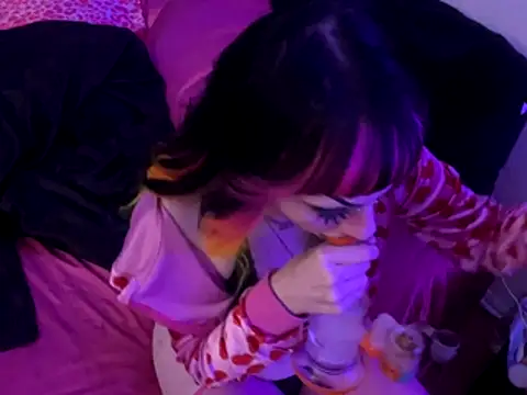 ChrryFoxx online show from 10-31-25, 08:44