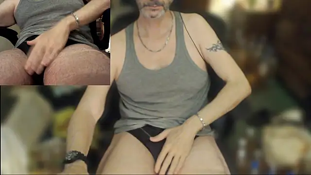 Snapshot of maxdaddy690 chatting on 05-09-26, 09:18 maxdaddy690 online show from 05-09-26, 09:18