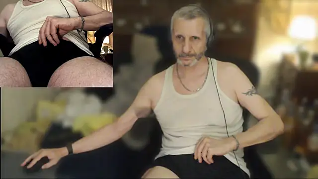 Snapshot of maxdaddy690 chatting on 05-18-26, 10:25 maxdaddy690 online show from 05-18-26, 10:25
