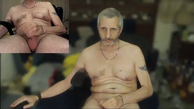 Snapshot of maxdaddy690 chatting on 06-06-26, 01:22 maxdaddy690 online show from 06-06-26, 01:22