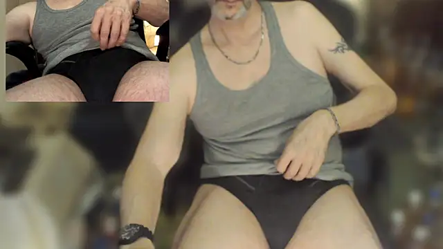Snapshot of maxdaddy690 chatting on 05-04-26, 10:01 maxdaddy690 online show from 05-04-26, 10:01
