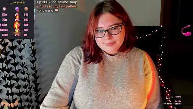 Snapshot of Lily_lu_one chatting on 10-11-25, 12:22 Lily lu one online show from 10-11-25, 12:22