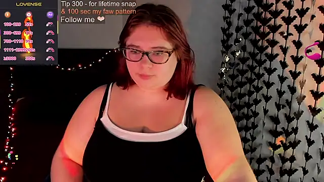 Snapshot of Lily_lu_one chatting on 10-12-25, 10:11 Lily lu one online show from 10-12-25, 10:11