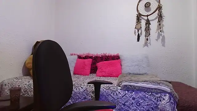 Victoria Lover online show from 10-05-25, 03:19