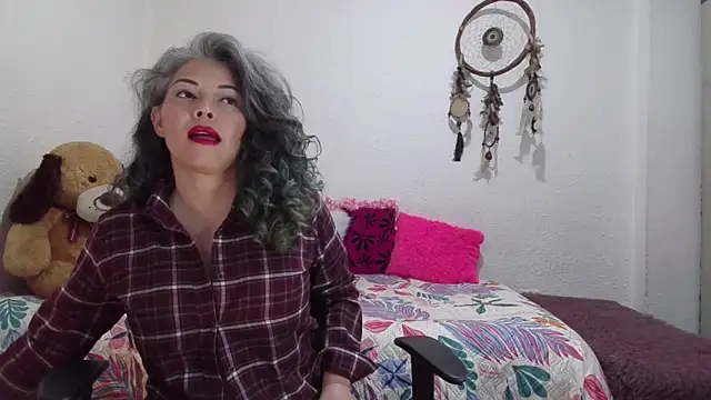 Victoria Lover online show from 10-22-25, 03:39