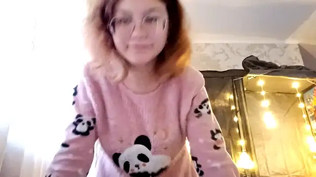 Snapshot of PollyRhood chatting on 02-26-25, 03:32 PollyRhood online show from 02-26-25, 03:32