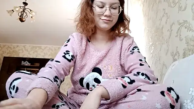 Snapshot of PollyRhood chatting on 02-26-25, 12:27 PollyRhood online show from 02-26-25, 12:27