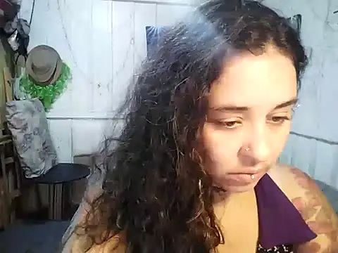 Snapshot of Fellyna chatting on 09-25-25, 04:35 Fellyna online show from 09-25-25, 04:35