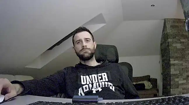 Snapshot of gryzoon chatting on 03-15-25, 10:55 gryzoon online show from 03-15-25, 10:55