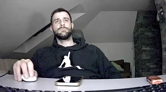 Snapshot of gryzoon chatting on 03-17-25, 02:30 gryzoon online show from 03-17-25, 02:30