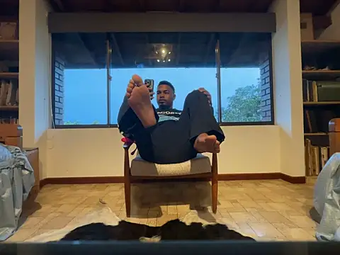 Snapshot of latinbbc_00 chatting on 09-21-25, 11:04 latinbbc 00 online show from 09-21-25, 11:04