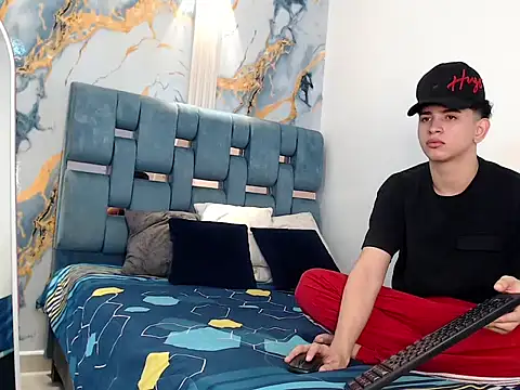 KING OFF BOYS online show from 12-19-25, 01:46