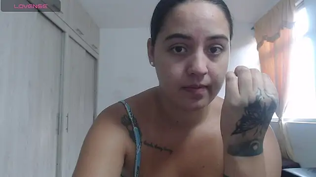 Anthonela Queen online show from 11-17-25, 09:41