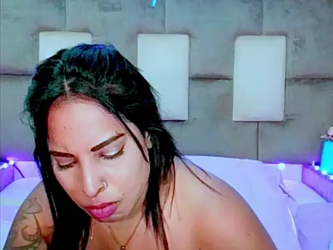 Snapshot of indiantopaz694u chatting on 05-08-26, 04:22 indiantopaz694u online show from 05-08-26, 04:22