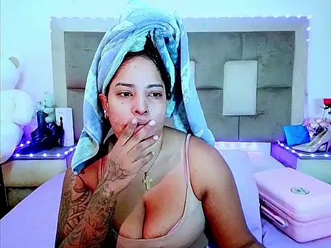 Snapshot of indiantopaz694u chatting on 07-11-26, 05:30 indiantopaz694u online show from 07-11-26, 05:30
