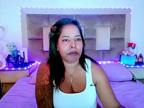 Snapshot of indiantopaz694u chatting on 05-06-26, 04:05 indiantopaz694u online show from 05-06-26, 04:05