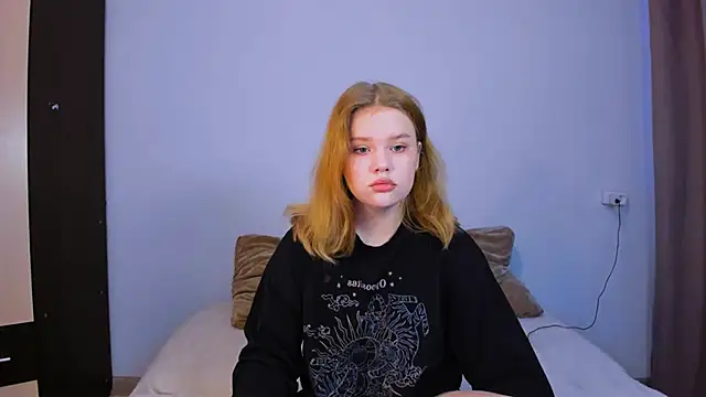 LaseyMoon online show from 10-12-25, 01:40