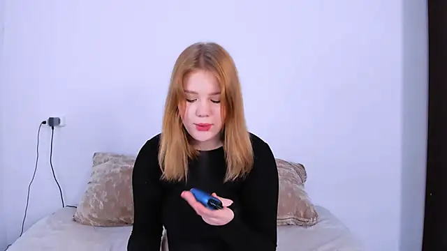 LaseyMoon online show from 10-25-25, 02:11