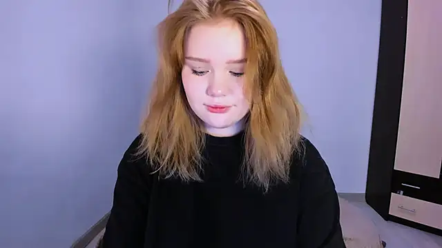 LaseyMoon online show from 11-12-25, 05:22