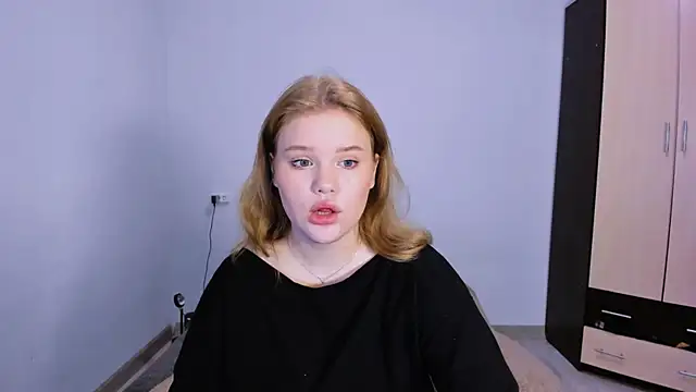 LaseyMoon online show from 11-24-25, 01:49