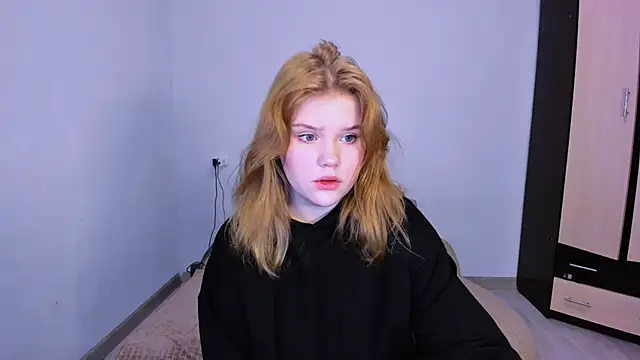 LaseyMoon online show from 11-26-25, 01:38