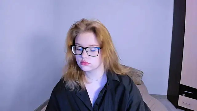 LaseyMoon online show from 11-16-25, 01:32