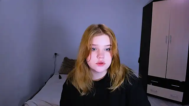 LaseyMoon online show from 12-20-25, 01:41