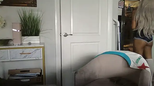 princesskimamii online show from 09-27-25, 11:33