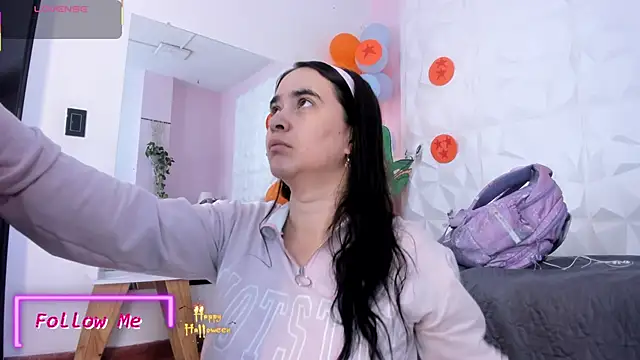 Valeriagomez  online show from 10-31-25, 12:13