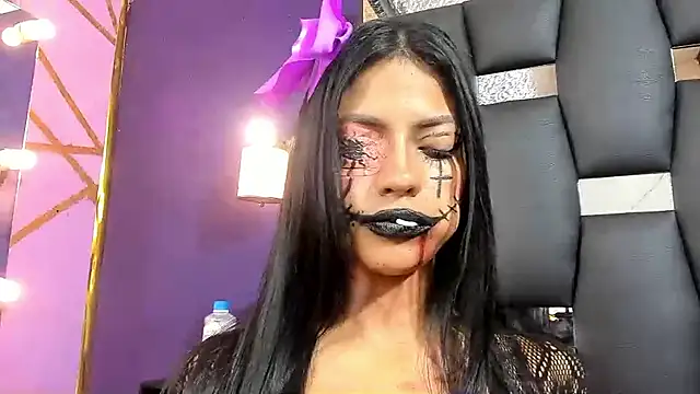 EMYCLARK01 online show from 10-27-25, 12:17