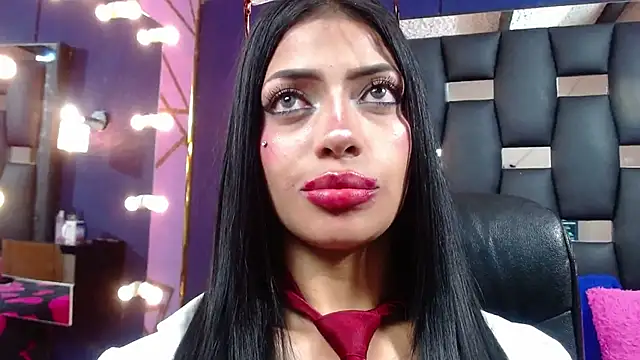 Snapshot of EMYCLARK01 chatting on 03-04-26, 02:52 EMYCLARK01 online show from 03-04-26, 02:52