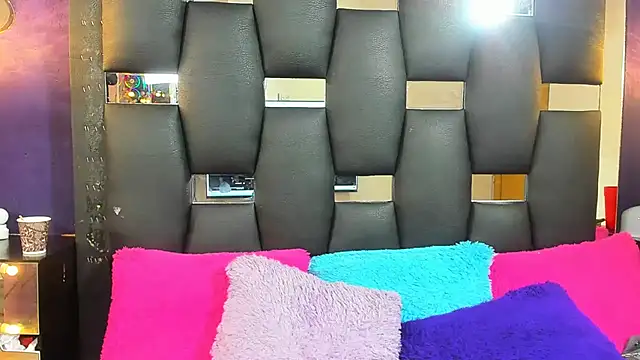 EMYCLARK01 online show from 09-13-25, 04:23