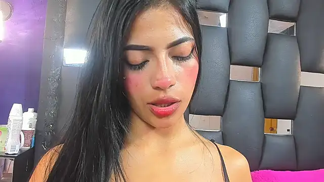 EMYCLARK01 online show from 11-15-25, 09:52